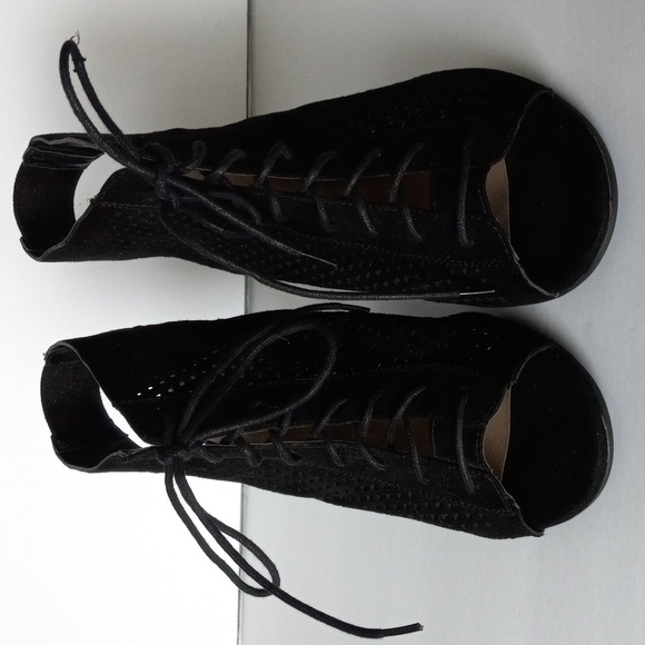 Torrid Black Cutout Faux Suede Cone Bootie Cone Heel Lace-up Wide Width Sz9 - Picture 5 of 16